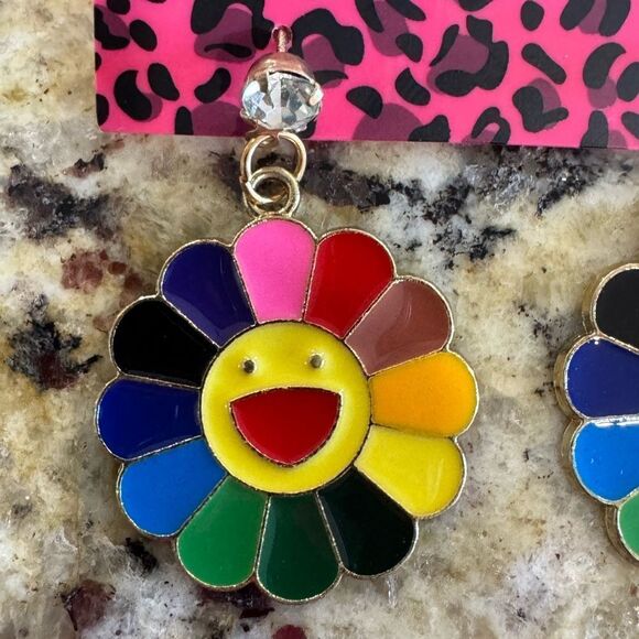 Betsey Johnson Rainbow Smiley Face Earrings BNWT - Picture 4 of 4